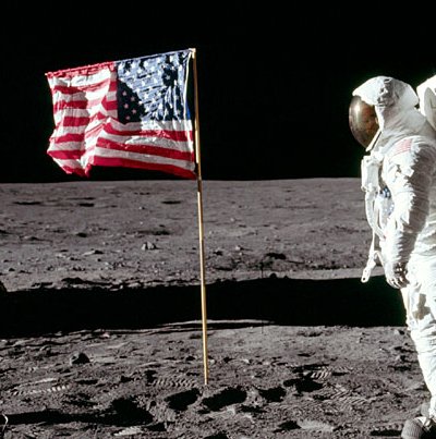 aldrin pres du drapeau plant� sur la lune